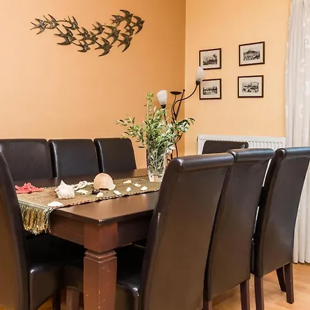 Aiolia North Apartment *