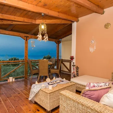 Aiolia North Apartment *