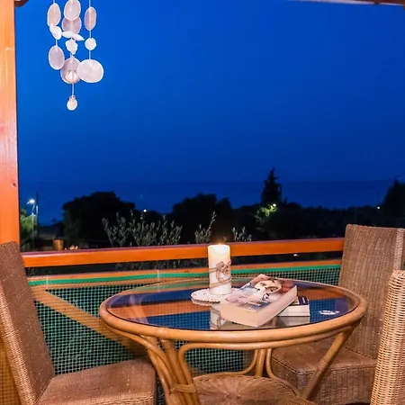 Aiolia North Apartment *